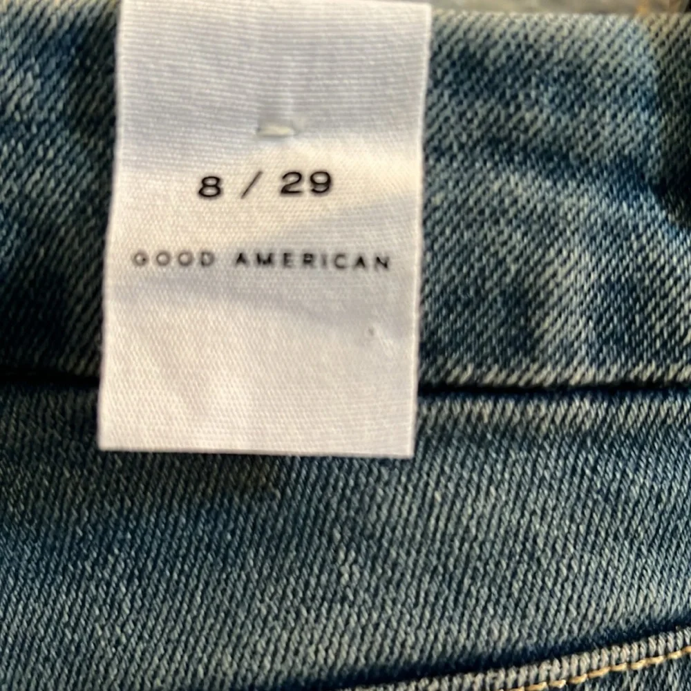 Good American Good Curve Skinny Crop Distressed Jeans - Picture 6 of 9